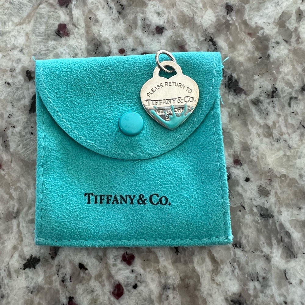 RETURN TO TIFFANY & CO GRAFITTI HEART TAG PENDANT